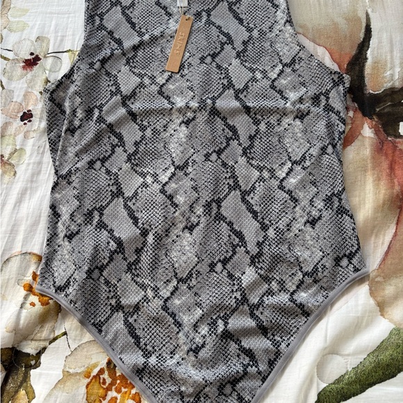 SKIMS Cling Matte Boatneck Bodysuit – Chrome Snakeskin Print (XL) - Picture 3 of 4